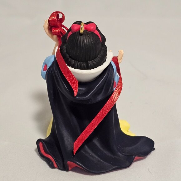 Hallmark Keepsake Ornament - Snow White 1997 - Picture 5 of 11